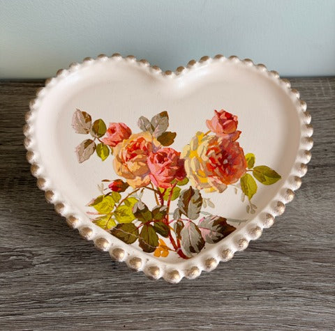 Heart-shaped ceramic plate with floral design 
