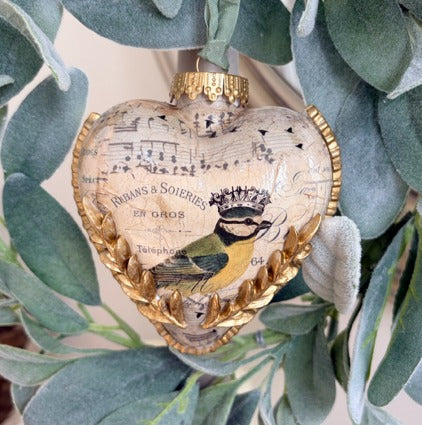 Decorative heart-shaped ornament with vintage design 