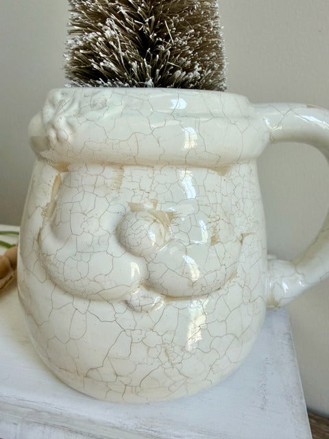 White ceramic mug with cracked glaze design 