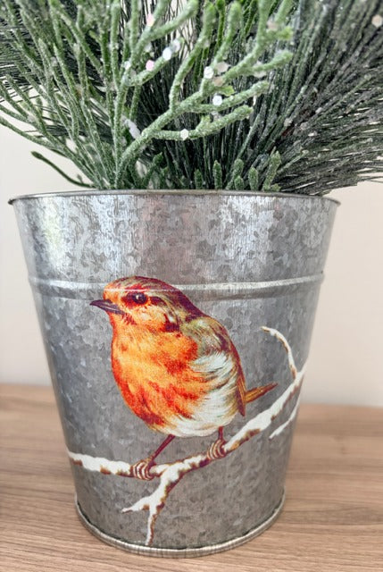 Metal planter with a robin design 