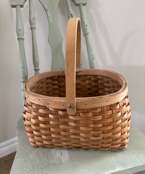 Woven basket with a handle 